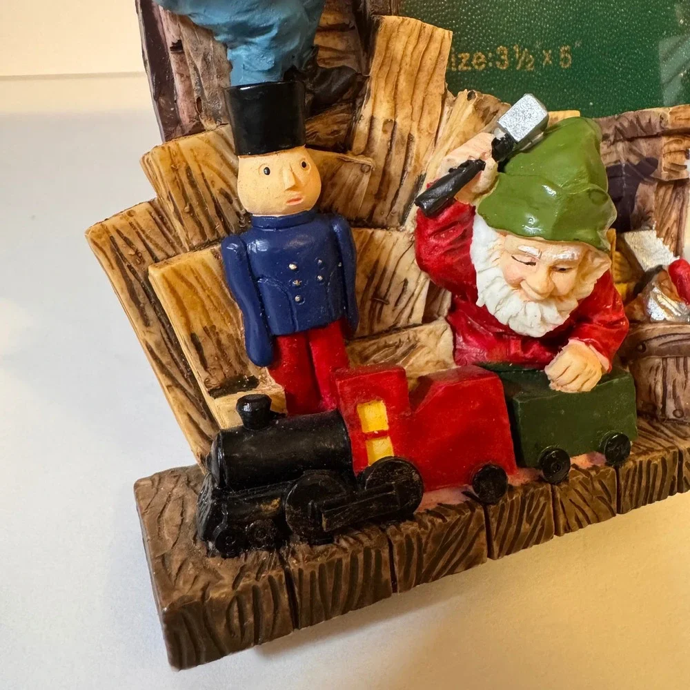 Santa Claus Workshop Gnomes Elves 3D Resin Christmas Picture Frame 3.5x5 Photo